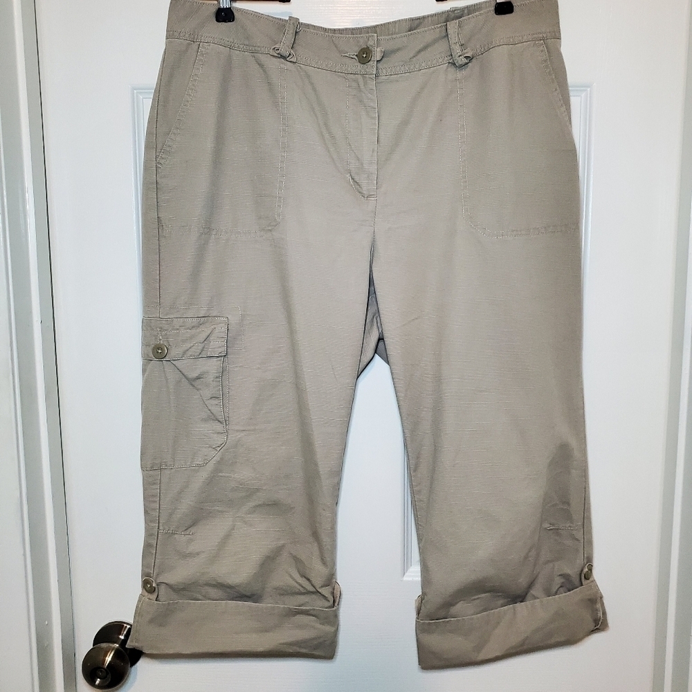 WOOLRICH Women's Cropped Capri Roll-Up Khaki Pants in Size 14